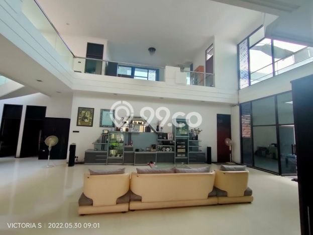 Rumah Elit LB 800m2 Siap Huni Desain Elegan di Manyar, Surabaya Rumah Elit LB 800m2 Siap Huni Desain Elegan di Manyar, Surabaya
