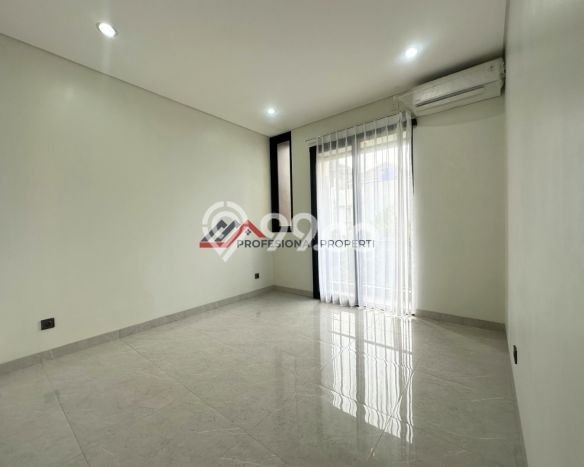 Siap Huni Hunian Elit 5 Kamar di Jagakarsa Dekat ke Mana Pun Siap Huni Hunian Elit 5 Kamar di Jagakarsa Dekat ke Mana Pun