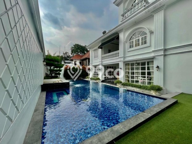 Jual Rumah Luas Megah Dengan View Eksklusif di Kemang, Jakarta Selatan Jual Rumah Luas Megah Dengan View Eksklusif di Kemang, Jakarta Selatan
