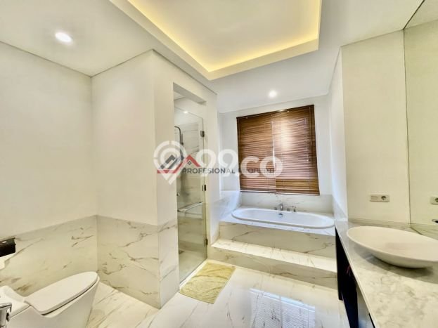 Jual Rumah Luas Megah Dengan View Cantik di Kemang, Jakarta Selatan Jual Rumah Luas Megah Dengan View Cantik di Kemang, Jakarta Selatan