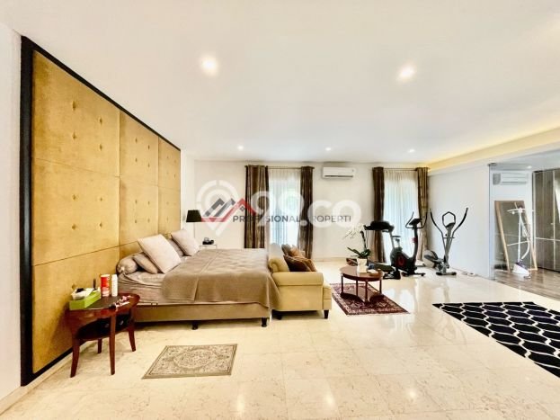 Jual Rumah Luas Megah Dengan View Cantik di Kemang, Jakarta Selatan Jual Rumah Luas Megah Dengan View Cantik di Kemang, Jakarta Selatan