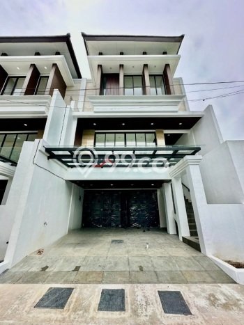 Hunian Eksklusif Siap Huni LT 180m2 di Cilandak, Jakarta Selatan Hunian Eksklusif Siap Huni LT 180m2 di Cilandak, Jakarta Selatan