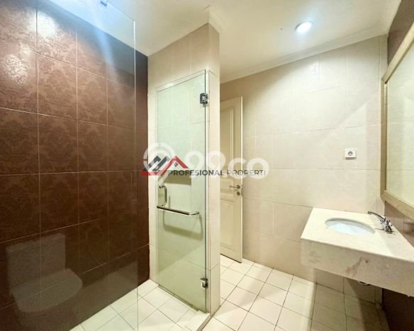 Rumah Mewah LB 385m2 Siap Huni Desain Elegan di Kemang, Jakarta Selatan Rumah Mewah LB 385m2 Siap Huni Desain Elegan di Kemang, Jakarta Selatan