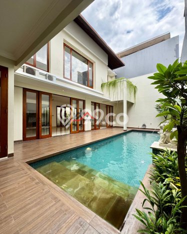 Ready to Use! Luxury House LT 410m2 Desain Elegan di Cipete Ready to Use! Luxury House LT 410m2 Desain Elegan di Cipete