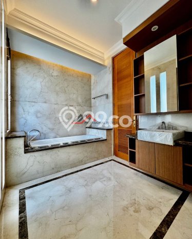 Ready to Use! Luxury House LT 410m2 Desain Elegan di Cipete Ready to Use! Luxury House LT 410m2 Desain Elegan di Cipete