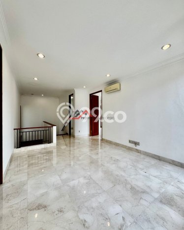 Ready to Use! Luxury House LT 410m2 Desain Elegan di Cipete Ready to Use! Luxury House LT 410m2 Desain Elegan di Cipete