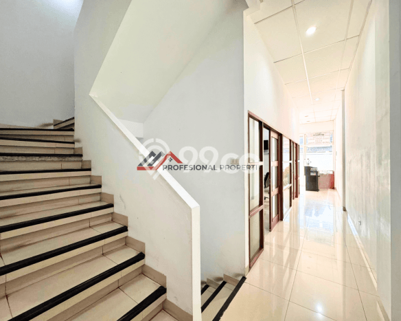 Ruko Dijual di Jakarta Selatan LT 67m2 & LB 294m2 Lokasi Terbaik! Ruko Dijual di Jakarta Selatan LT 67m2 & LB 294m2 Lokasi Terbaik!
