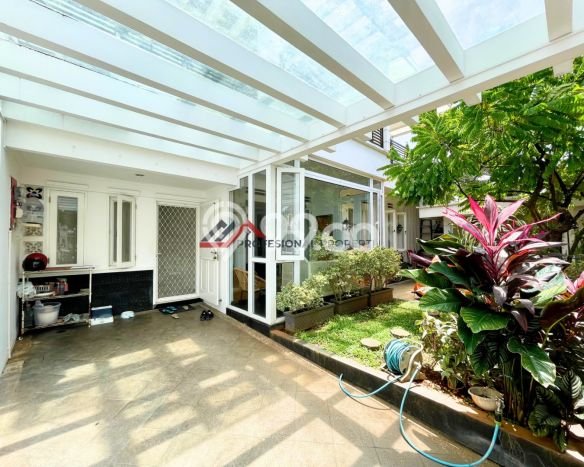 Hunian Elit LB 300m2 Siap Pakai Desain Elegan di Tanjung Barat, Jakarta Selatan Hunian Elit LB 300m2 Siap Pakai Desain Elegan di Tanjung Barat, Jakarta Selatan