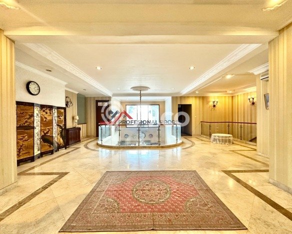 Rumah Eksklusif Siap Huni LT 316m2 di Kebayoran Baru, Jakarta Selatan Rumah Eksklusif Siap Huni LT 316m2 di Kebayoran Baru, Jakarta Selatan
