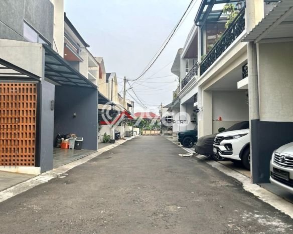 Ready to Use! Luxury House LT 120m2 Desain Elegan di Lebak Bulus Ready to Use! Luxury House LT 120m2 Desain Elegan di Lebak Bulus
