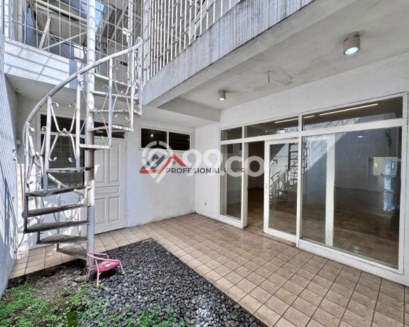 Ready to Use! Premium House LT 250m2 Desain Modern di Pondok Indah Ready to Use! Premium House LT 250m2 Desain Modern di Pondok Indah