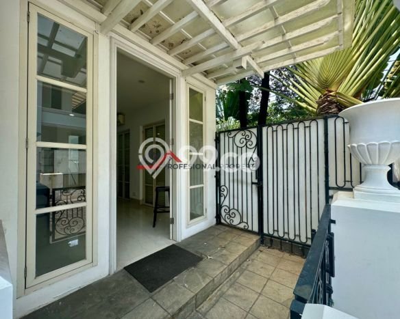 Rumah Mewah LB 385m2 Siap Huni Desain Elegan di Kemang, Jakarta Selatan Rumah Mewah LB 385m2 Siap Huni Desain Elegan di Kemang, Jakarta Selatan