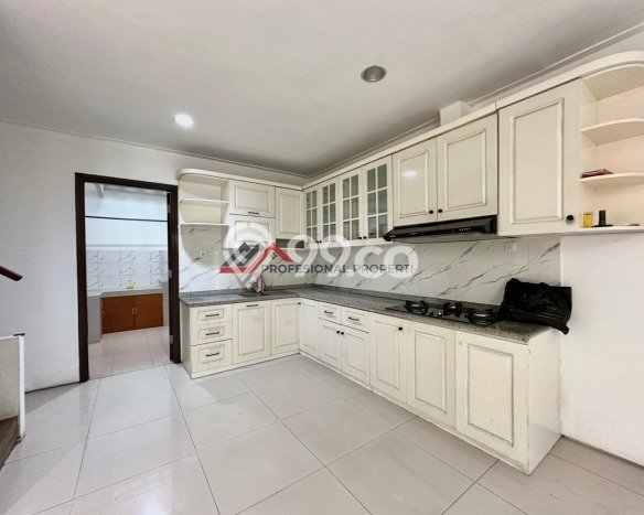 Rumah Mewah LB 210m2 Siap Pakai Desain Elegan di Fatmawati, Jakarta Selatan Rumah Mewah LB 210m2 Siap Pakai Desain Elegan di Fatmawati, Jakarta Selatan