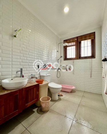 Ready to Use! Luxury House LT 1200m2 Desain Elegan di Kemang Ready to Use! Luxury House LT 1200m2 Desain Elegan di Kemang
