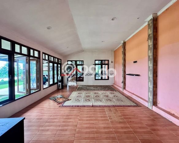 PELUANG INVESTASI! Vila Kawasan , Area 1850m2m², Hasil Menjanjikan PELUANG INVESTASI! Vila Kawasan , Area 1850m2m², Hasil Menjanjikan