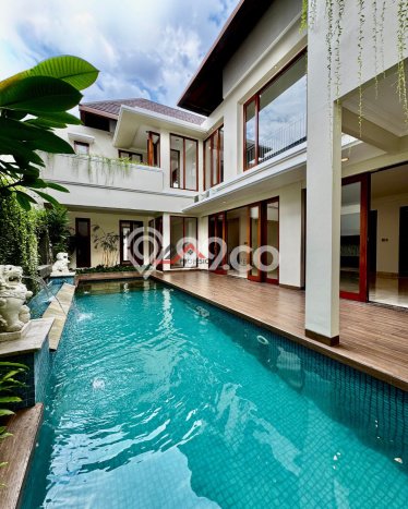 Ready to Use! Luxury House LT 410m2 Desain Elegan di Cipete Ready to Use! Luxury House LT 410m2 Desain Elegan di Cipete