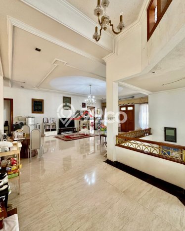 Ready to Use! Luxury House LT 1200m2 Desain Elegan di Kemang Ready to Use! Luxury House LT 1200m2 Desain Elegan di Kemang