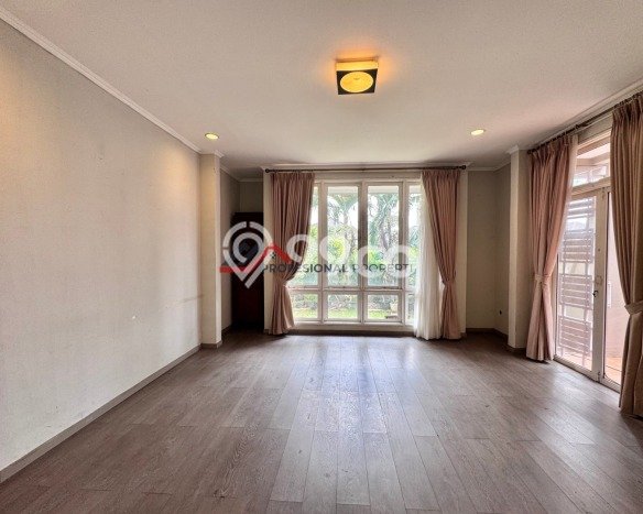 Hunian Mewah LB 940m2 Siap Huni Desain Elegan di Cinere, Jakarta Selatan Hunian Mewah LB 940m2 Siap Huni Desain Elegan di Cinere, Jakarta Selatan