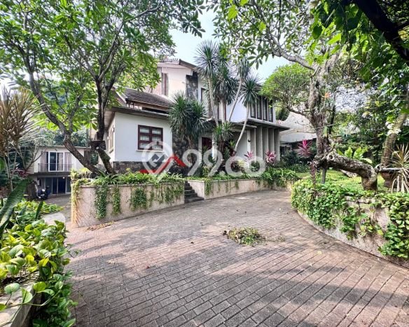 Rumah Mewah LB 650m2 Siap Huni Desain Elegan di Cirendeu, Jakarta Selatan Rumah Mewah LB 650m2 Siap Huni Desain Elegan di Cirendeu, Jakarta Selatan