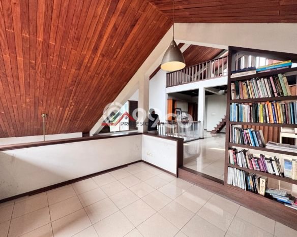 Rumah Mewah LB 650m2 Siap Huni Desain Elegan di Cirendeu, Jakarta Selatan Rumah Mewah LB 650m2 Siap Huni Desain Elegan di Cirendeu, Jakarta Selatan