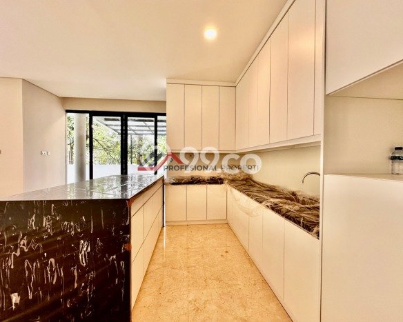 Ready to Use! Premium House LT 236m2 Desain Modern di Kemang Ready to Use! Premium House LT 236m2 Desain Modern di Kemang