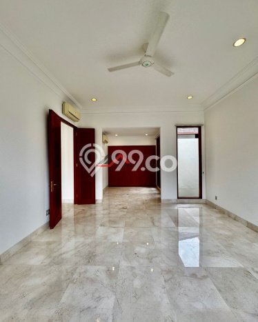 Ready to Use! Luxury House LT 410m2 Desain Elegan di Cipete Ready to Use! Luxury House LT 410m2 Desain Elegan di Cipete