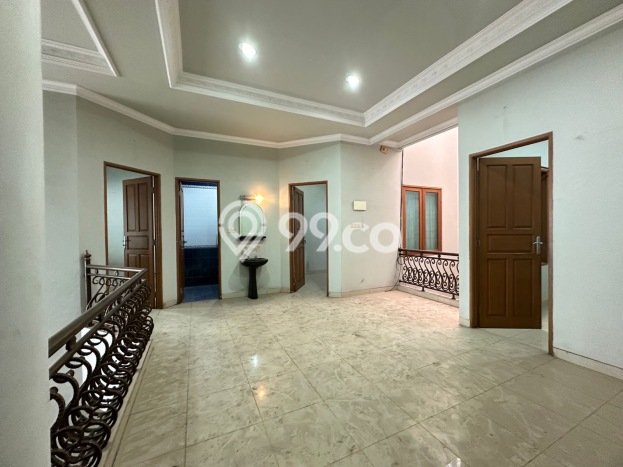 Ready to Use! Luxury House LT 144m2 Desain Elegan di Permata Buana Ready to Use! Luxury House LT 144m2 Desain Elegan di Permata Buana