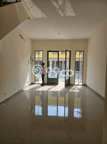Disewakan Ruko di Kawasan Ramai Gading Serpong Luas 91m2 Disewakan Ruko di Kawasan Ramai Gading Serpong Luas 91m2