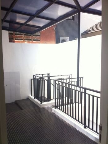 Rumah sewa siap huni 3 KT di BSD City, Tangerang Rumah sewa siap huni 3 KT di BSD City, Tangerang