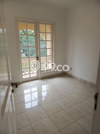 Rumah sewa siap huni 3 Kamar Tidur di BSD City, Tangerang Rumah sewa siap huni 3 Kamar Tidur di BSD City, Tangerang
