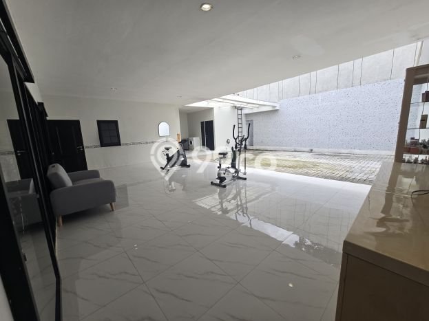 Rumah Mewah LB 430m2 Siap Huni Desain Elegan di Setiabudi, Bandung Rumah Mewah LB 430m2 Siap Huni Desain Elegan di Setiabudi, Bandung
