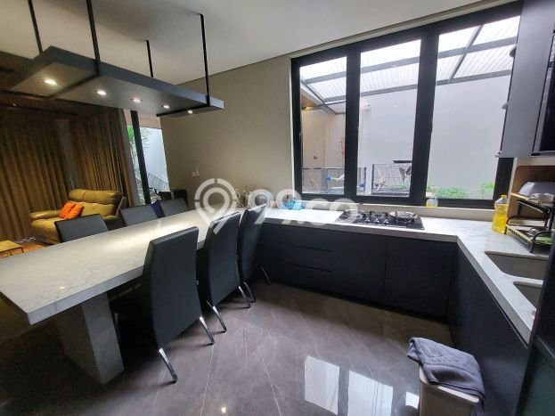 Rumah Elit Modern Tanpa Renovasi di Setiabudi Bandung Rumah Elit Modern Tanpa Renovasi di Setiabudi Bandung