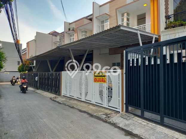 Rumah Modern Cantik 4 KT Bisa Langsung Pindah di Jagakarsa Rumah Modern Cantik 4 KT Bisa Langsung Pindah di Jagakarsa