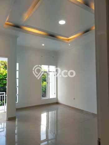 Rumah Modern Cantik 4 KT Bisa Langsung Pindah di Jagakarsa Rumah Modern Cantik 4 KT Bisa Langsung Pindah di Jagakarsa
