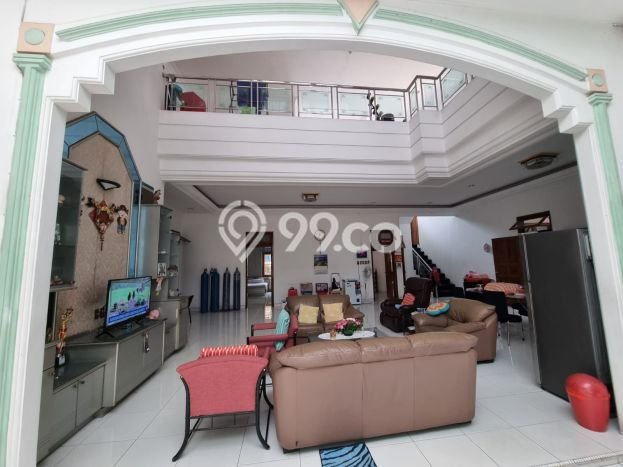 Jual Rumah Luas Elegan Dengan View Eksklusif di Jelambar, Jakarta Barat Jual Rumah Luas Elegan Dengan View Eksklusif di Jelambar, Jakarta Barat