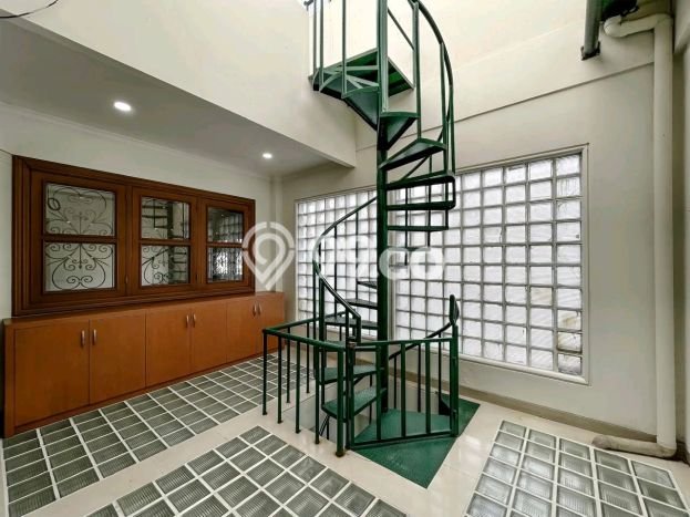 Rumah Luxury Modern Tanpa Renovasi di Puri Indah Jakarta Barat Rumah Luxury Modern Tanpa Renovasi di Puri Indah Jakarta Barat