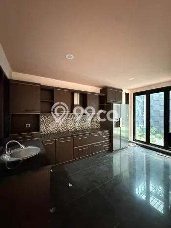 Rumah Disewakan Jakarta Selatan LT 220m2 LB 228m2 Area Kemang Rumah Disewakan Jakarta Selatan LT 220m2 LB 228m2 Area Kemang