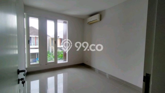 Rumah Mewah LB 170m2 Siap Huni Desain Elegan di Sutorejo, Surabaya Rumah Mewah LB 170m2 Siap Huni Desain Elegan di Sutorejo, Surabaya
