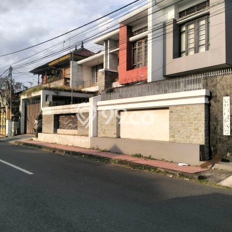 Rumah Siap Pakai area , Denpasar, Luas 430m2m² Bangunan 400m2m² Rumah Siap Pakai area , Denpasar, Luas 430m2m² Bangunan 400m2m²