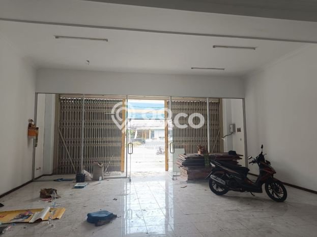 LOKASI PREMIUM! Ruko di , Luas 400m2m², Area Niaga LOKASI PREMIUM! Ruko di , Luas 400m2m², Area Niaga