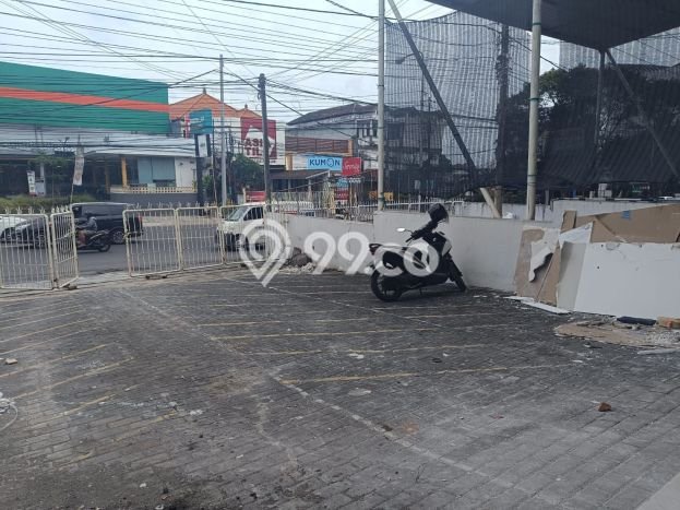 LOKASI PREMIUM! Ruko di , Luas 400m2m², Area Niaga LOKASI PREMIUM! Ruko di , Luas 400m2m², Area Niaga