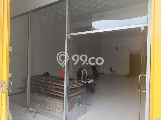 LOKASI PREMIUM! Ruko di , Luas 400m2m², Area Niaga LOKASI PREMIUM! Ruko di , Luas 400m2m², Area Niaga