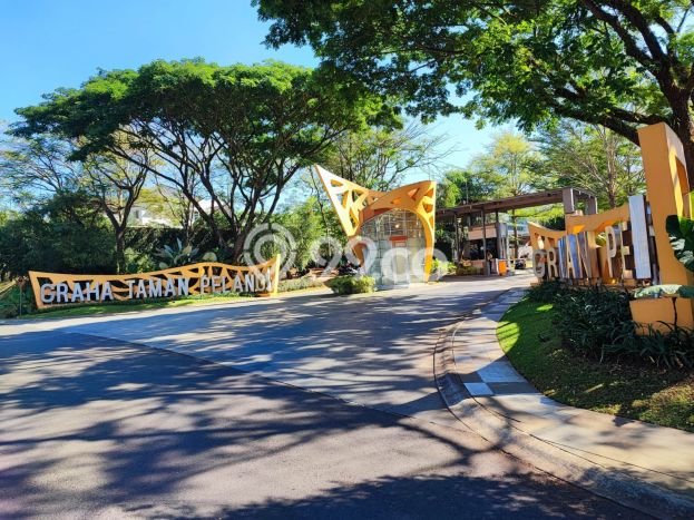 Rumah Siap Huni LT 120m² / LB 37m² di Lokasi Premium BSB City, Semarang Rumah Siap Huni LT 120m² / LB 37m² di Lokasi Premium BSB City, Semarang