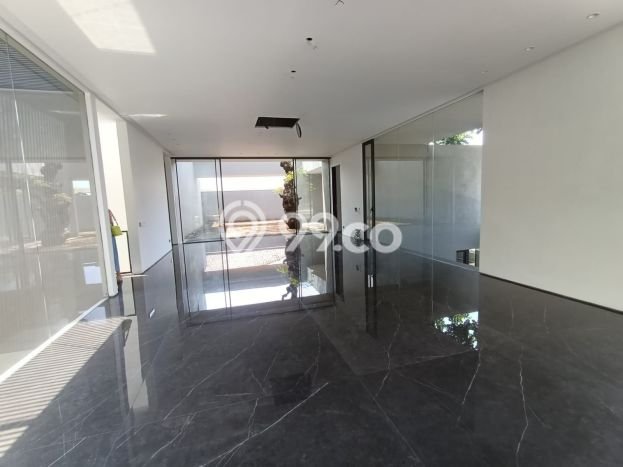 For Sale! Luxury House LT 690m2 Desain Modern di BSB City For Sale! Luxury House LT 690m2 Desain Modern di BSB City