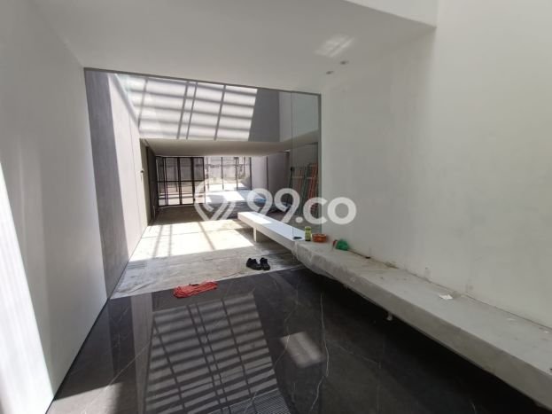 For Sale! Luxury House LT 690m2 Desain Modern di BSB City For Sale! Luxury House LT 690m2 Desain Modern di BSB City