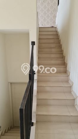 Disewakan! Rumah 3 Kamar Tidur &
3 Kamar Mandi di Candi Golf, Semarang Disewakan! Rumah 3 Kamar Tidur &
3 Kamar Mandi di Candi Golf, Semarang