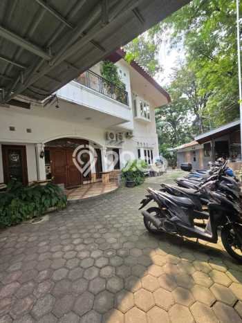 Siap Huni Rumah Mewah 4 Kamar di Kebayoran Baru Dekat ke Mana Saja Siap Huni Rumah Mewah 4 Kamar di Kebayoran Baru Dekat ke Mana Saja