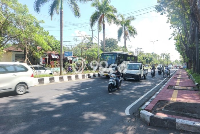 Unit Ruko Dijual di Kuta Badung Luas Tanah 393m2, Luas Bangunan 450m2 Unit Ruko Dijual di Kuta Badung Luas Tanah 393m2, Luas Bangunan 450m2