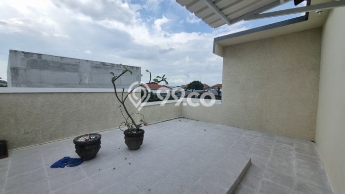 Ready to Use! Luxury House LT 100m2 Desain Modern di Gatot Subroto Ready to Use! Luxury House LT 100m2 Desain Modern di Gatot Subroto