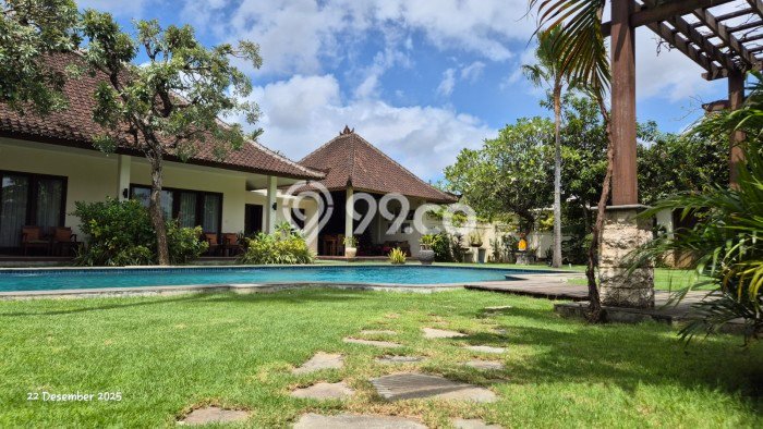 FOR SALE! Vila Kawasan , Luas 1400m2m², Posisi Premium FOR SALE! Vila Kawasan , Luas 1400m2m², Posisi Premium